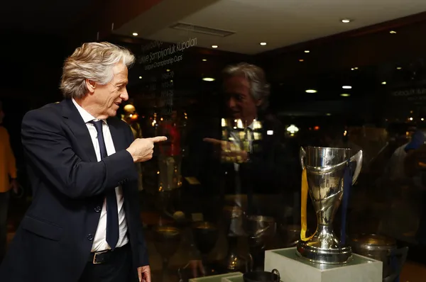 fenerbahce-jorge-jesusun-eski-ogrencisini-istiyor-usain-boltu-gecmisti-1654509421179.jpg Fenerbahçe, Jorge Jesus'un eski öğrencisini istiyor! Usain Bolt'u geçmişti...-2