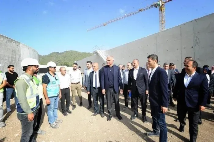 CHP'nin emanetçi başkanı Özgür Özel'in 'iftira' sözlerine Turizm Bakanı Mehmet Nuri Ersoy'dan tepki: Belediyelerine 5 yıl ne yaptınız diye sor!-2