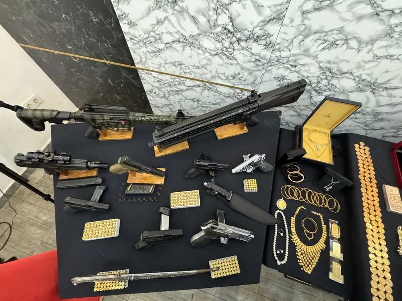 Urfi Çetinkaya çetesine gerçekleştirilen operasyonda ele geçirilenler (Takvim.com.tr Fotoğraf Arşivi)