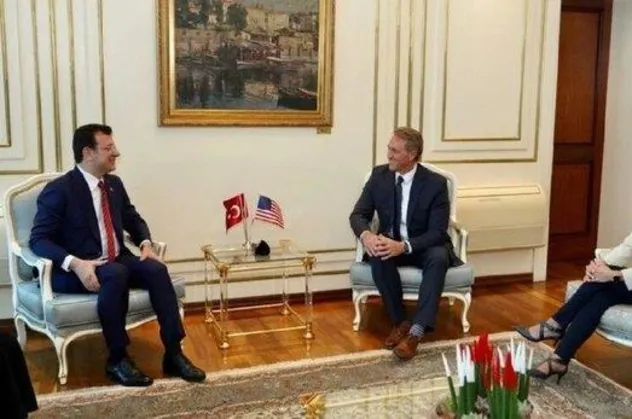 İngilizce mezunu olan CHP'li İBB Başkanı Ekrem İmamoğlu ABD Büyükelçisi karşısında komik duruma düştü: "Aaa..Okey, I’m okey"