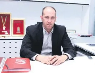 Harun Erdenay kolları sıvadı