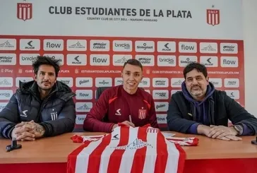 Muslera yeni takımıyla imzaladı