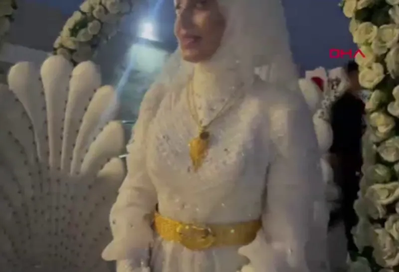 Aşiret düğününde 20 milyon TL para 5 kilo altın takıldı (DHA)