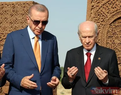 Malazgirt Zaferi’nin 951. yıl dönümünde Ahlat’tan coşku dolu kareler! Başkan Erdoğan ve Devlet Bahçeli Selçuklu mezarını ziyaret etti