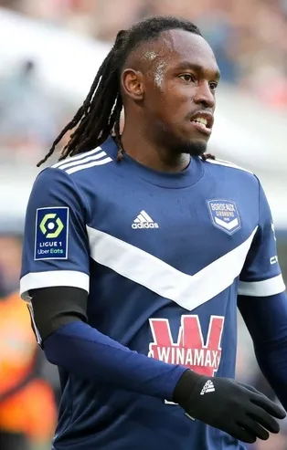 Fenerbahçe Bordeaux’un Honduraslı sağ kanat oyuncusu Alberth Elis’e talip oldu