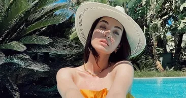Kuzey Yıldızı ile parlayan Aslıhan Güner tatil sezonunu açtı! Kırmızı bikinisiyle poz verdi sosyal medyayı yıktı geçti