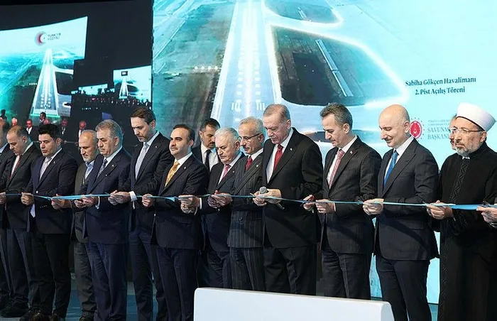 Başkan Erdoğan'dan Türkiye'nin en büyük ikinci pistinin açılışında önemli açıklamalar-9