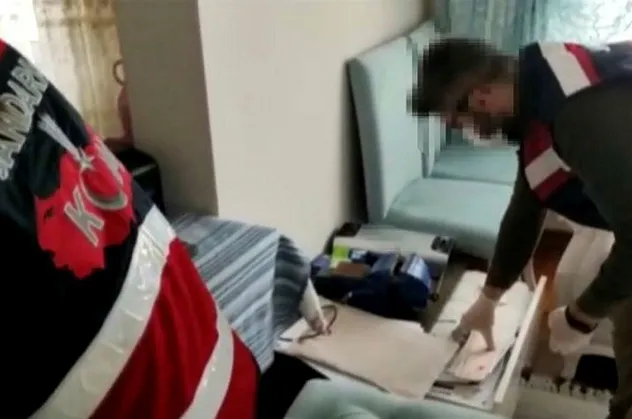 İstanbul'da sahte nüfus cüzdanı ve ehliyet düzenleyen şahsa operasyon!