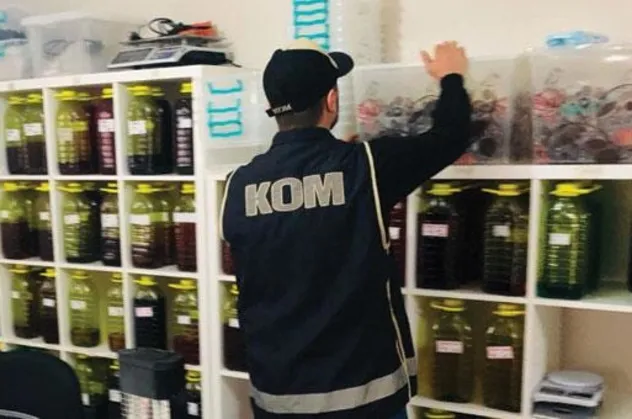 İzmir'de 3 katlı lüks villaya baskın!