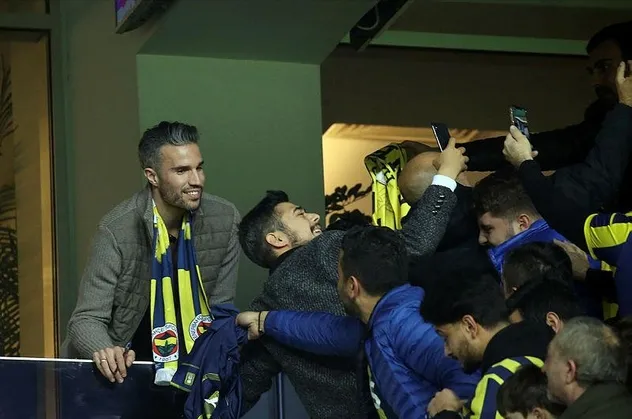 Fenerbahçe'nin eski yıldızı Robin van Persie Kadıköy'de