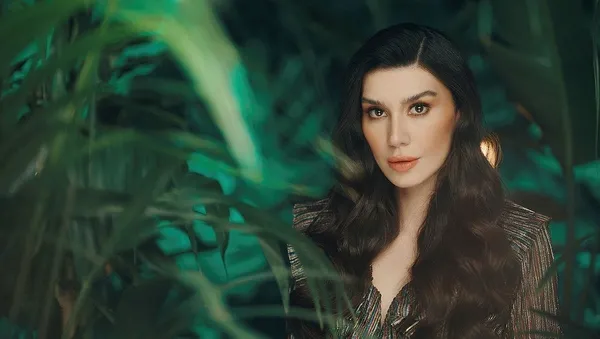 Heidi Klum'un bacakları, Jennifer Lopez'in de kalçaları derken şimdi de sırada Burcu Kıratlı var: Tam 1 milyon TL-2