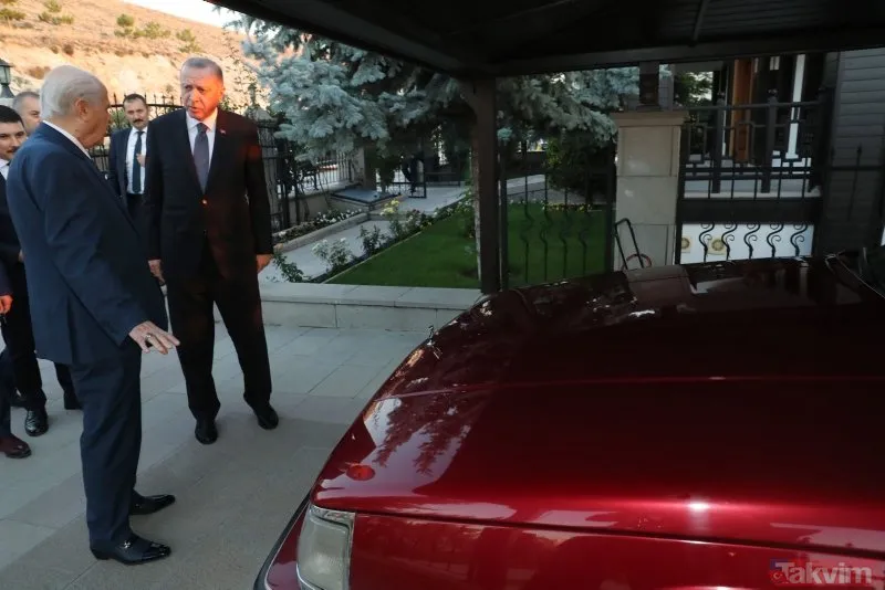Bahçeli'den Başkan Erdoğan'a klasik otomobil sürprizi
