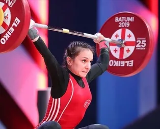 Son dakika: Milli halterci Şaziye Erdoğandan altın madalya!