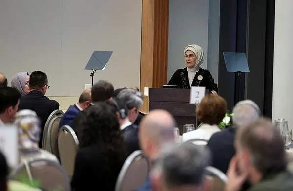 emine-erdogan-new-yorkta-tascin-geleneksel-iftarina-katildi-1680360561638.jpeg