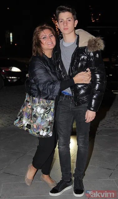 Hakan Ural’ın ‘yaşayan efsane’ dediği eski eşine bakın! Sibel Can vücudunu saran elbisesiyle oryantal yaptı ilk tepki Melisa Ural’dan! - 21