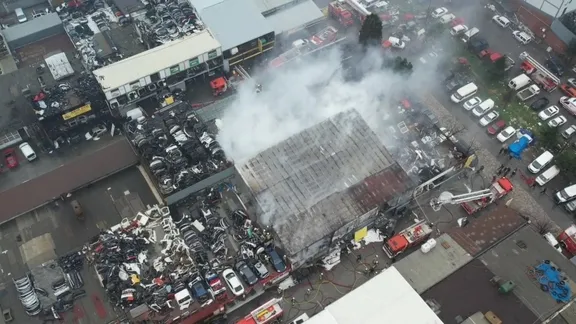 Başakşehir'de korkutan yangın!