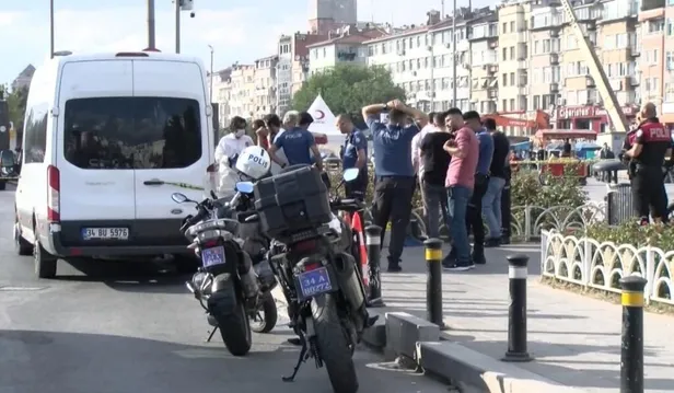 fatihte-gorev-bitiminde-silahini-doldur-bosalt-yapan-polis-meslektasini-basindan-vurdu-1662476999062.jpg Fatih'te görev bitiminde silahını doldur boşalt yapan polis, meslektaşını başından vurdu-2