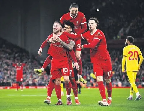 Liverpool zirveyi bırakmadı