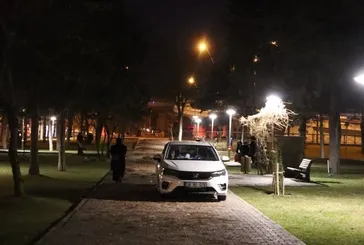 Kayseri’de vatandaşlar geceyi parkta geçiriyor