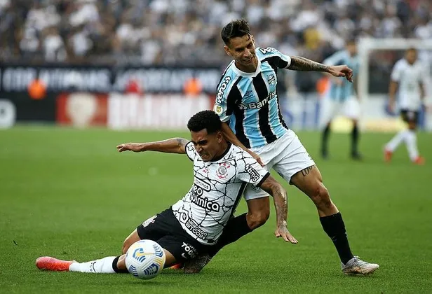 fenerbahce-sambaci-sol-acik-gremionun-yildizi-ferreira-icin-pazarliklar-basladi-1639256428616.jpeg Fenerbahçe sambacı sol açık! Gremio'nun yıldızı Ferreira için pazarlıklar başladı-2