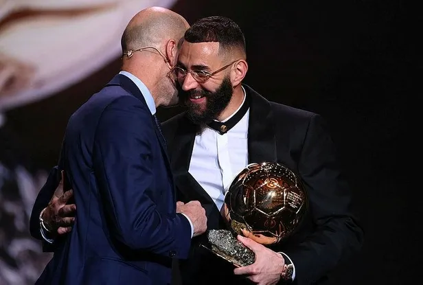ballon-dorda-robert-lewandowski-ve-karim-benzema-sasirtti-birinde-9-milyonluk-digerinde-bin-liralik-saat-1666442265840.jpeg Robert Lewandowski ve Karim Benzema şaşırttı! Birinde 9 milyonluk diğerinde bin liralık saat-1