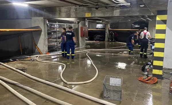 almanyayi-sel-goturdu-frankfurt-havalimani-gole-dondu-keske-turkiyeden-kopya-cekseydiniz-1692259987192.jpeg Almanya'yı sel vurdu! Frankfurt Havalimanı göle döndü-5