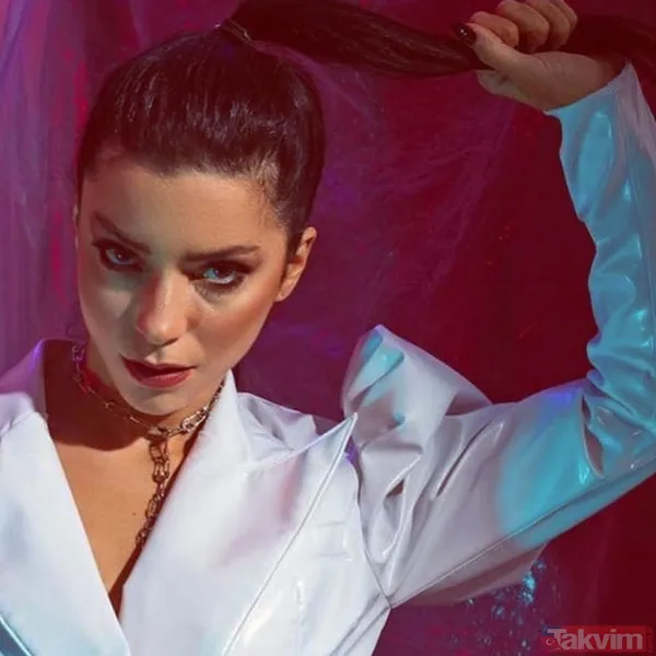 Merve Boluğur önce derin dekoltesiyle poz verdi sonra bikinili paylaşım yaptı! Göğüs ucuna uyguladığı sansür çok konuşuldu - 11