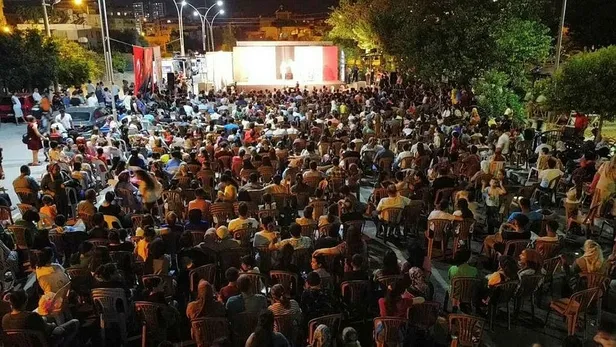 CHP'li Tarsus Belediyesi'nin İslami değerleri ayaklar altına alan tiyatro gösterisine suç duyurusu! Mersin Valiliği'nden açıklama geldi-2