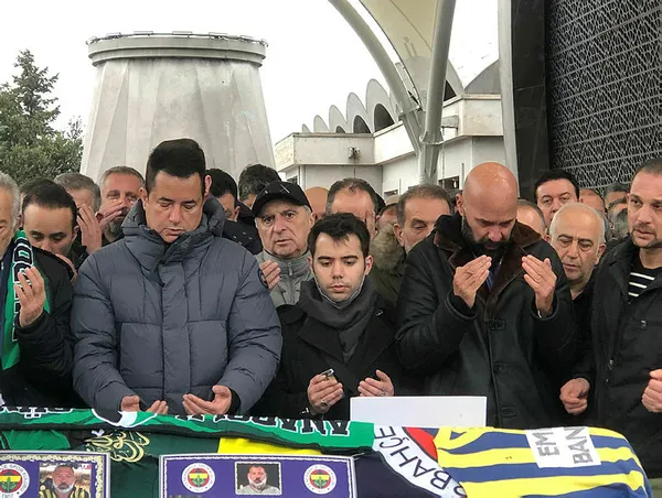 kalbimden-bir-parca-koptu-demisti-acun-ilicalinin-yakin-arkadasi-alpay-kazan-son-yolculuguna-ugurlandi-1646670242777.jpg ‘Kalbimden bir parça koptu’ demişti! Acun Ilıcalı’nın yakın arkadaşı Alpay Kazan son yolculuğuna uğurlandı!-3