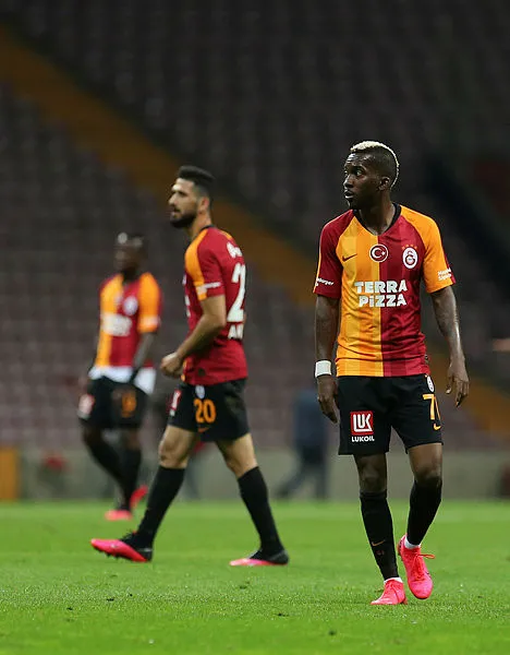 henry-onyekuru-galatasaraya-calim-atti-fransizlar-devrede-1608046484803.jpg Henry Onyekuru Galatasaray'a çalım attı! Fransızlar devrede...-9