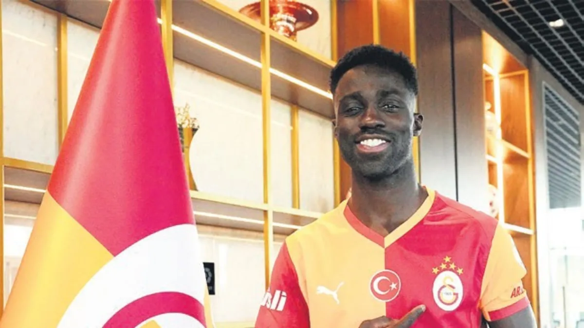 Galatasaray'da Davinson Sanchez ve Günay Güvenç sözleşmelerini uzattı