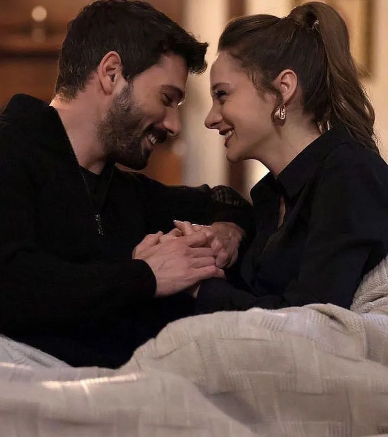 hudutsuz-sevda-dizisinde-kiyim-gibi-ayrilik-halil-ibrahim-icin-aci-final-1-oyuncu-diziden-ayrildi-1714302081271.jpg Halil İbrahim için acı final! Hudutsuz Sevda dizisinde kıyım gibi ayrılık; 1 oyuncu diziden ayrıldı-8