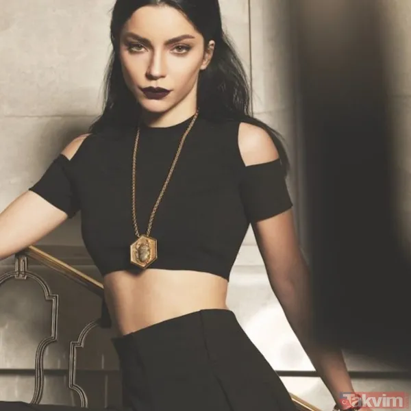 Merve Boluğur önce erkeklere tüyo verdi sonra siyah minisi ile şov yaptı! Merve kıvırdı sosyal medya yıkıldı - 1