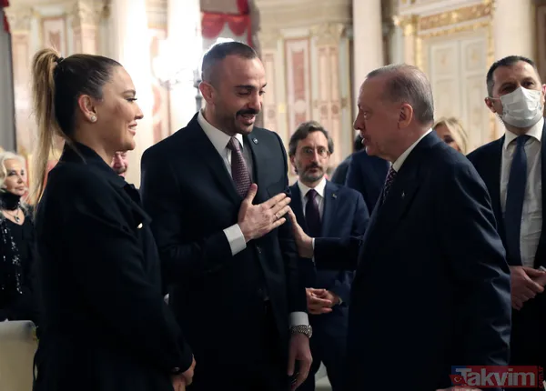 Hakan Ural Dolmabahçe Sarayı’nda gerçekleşen iftardan Başkan Recep Tayyip Erdoğan ile fotoğrafını paylaştı: "Sevmek ayıp mı yahu" - 42