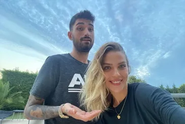 İbrahim Tatlıses’in gelini Yasemin Şefkatli ikizlerinin yüzünü ne zaman gösterecek? Anneliğin zorluğunu anlattı: Sırtım kilitlendi...