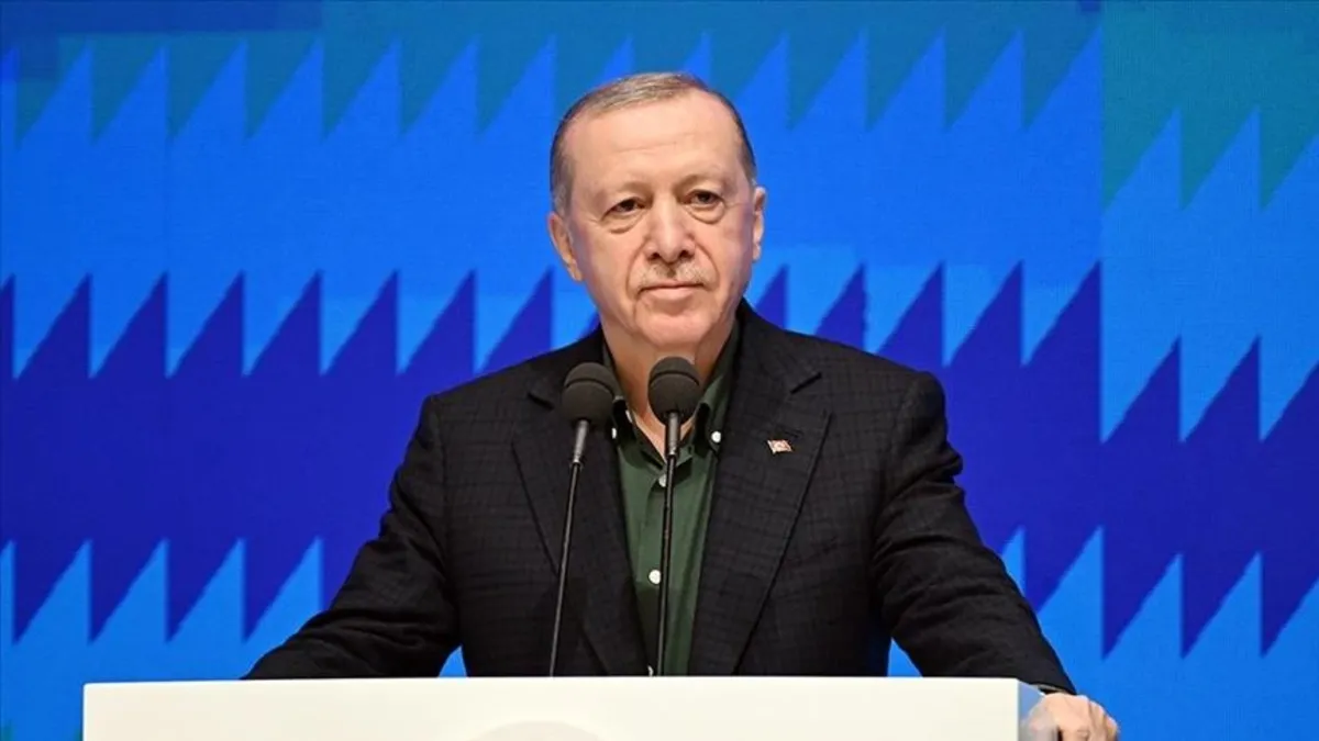 "Milyonlar nefer dünya bizi bekler"! Tarihi günde yeni slogan yeni şarkı