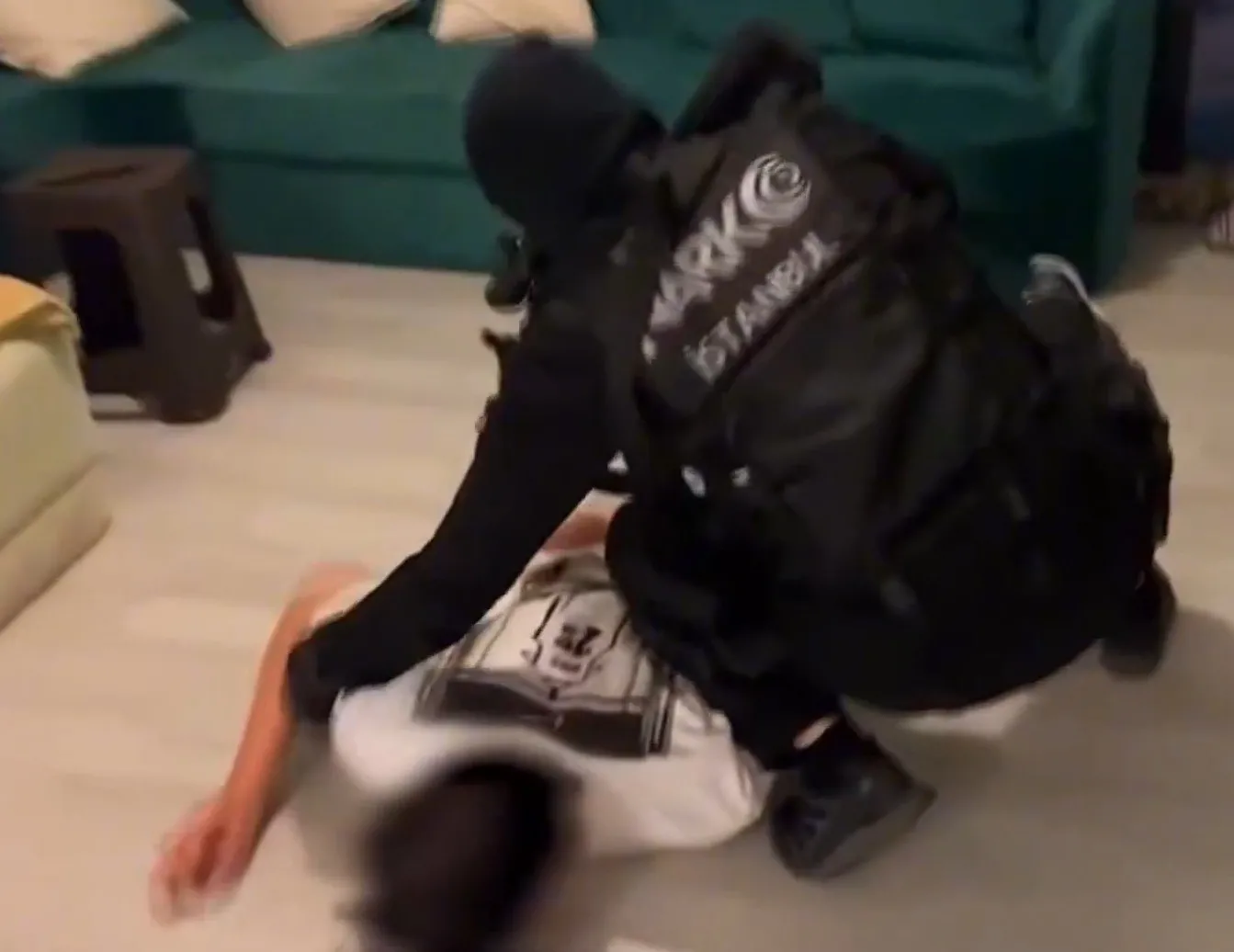 MİT ve EGM’den uluslararası narkotik operasyonu! Kırmızı bültenle aranan zehir tüccarı İstanbul’da yakalandı