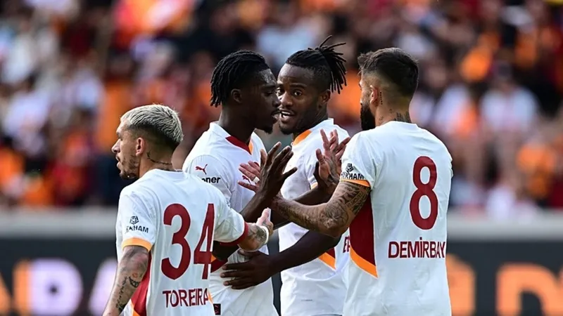 galatasaraydan-orta-saha-transferinde-flas-hamle-kimse-bunu-beklemiyordu-1722026834604.jpg Galatsaray Lecce'yi 2-1 yendi