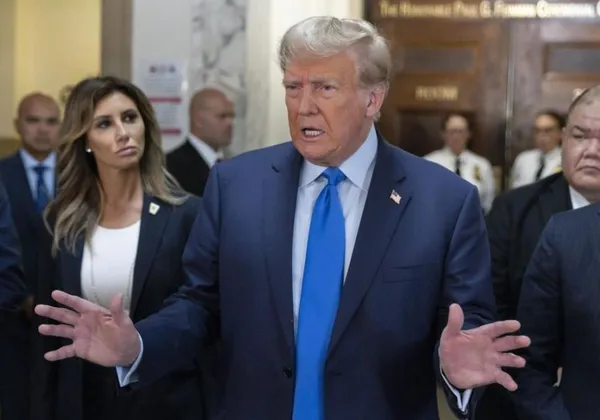 eski-abd-baskani-donald-trumpin-sivil-dolandiricilik-davasi-basladi-mahkeme-oncesi-flas-aciklama-sahtekar-bir-1696261782795.jpeg Eski ABD Başkanı Donald Trump’ın sivil dolandırıcılık davası başladı! Mahkeme öncesi flaş açıklama: "Sahtekar bir yargıcın huzuruna çıkmam gerekiyor"-4