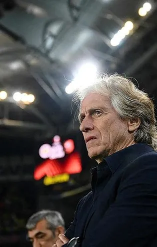 Jorge Jesus çileden çıktı! Taraftarın Altay Bayındır protestosuna çok sert tepki :Ona gösterilen tepkiler, bana gösterilmiş tepkidir
