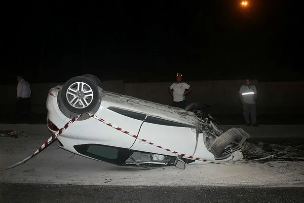 Trafik ışığına çarpan otomobil takla attı: 1 yaralı-2