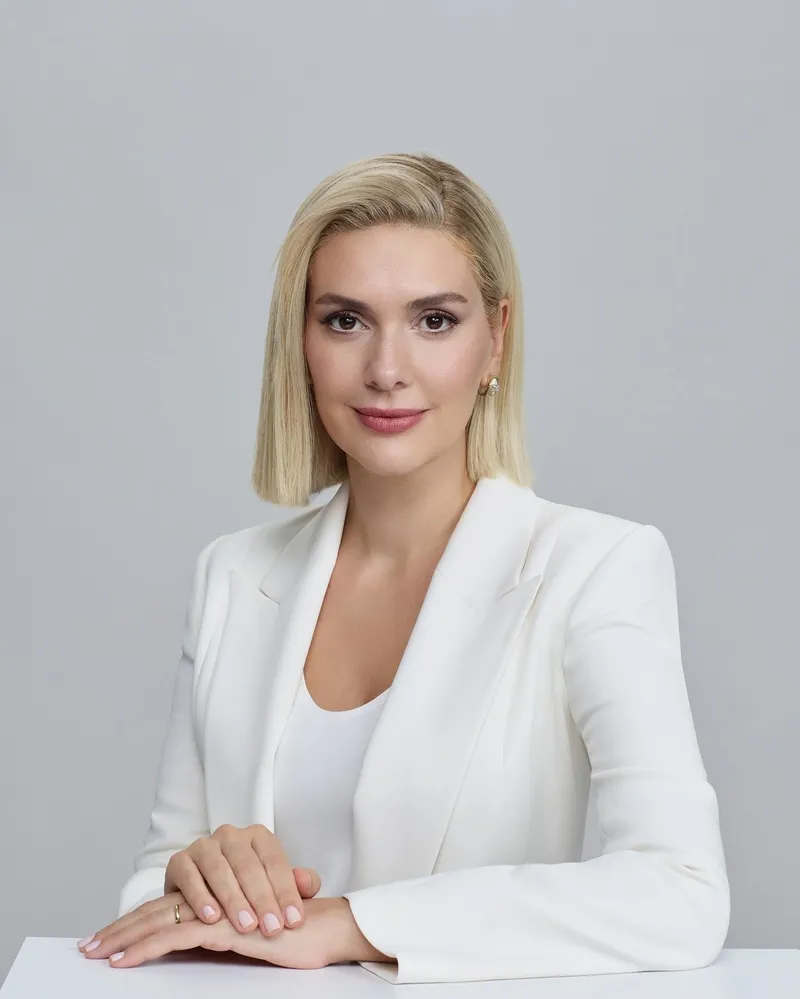 berguzar-korel-siki-dostu-esra-erolun-makyajsiz-halini-yayinladi-goren-hayran-kaldi-her-hali-ayri-guzel-1725112581472.jpg Bergüzar Korel sıkı dostu Esra Erol’un makyajsız halini yayınladı! Gören hayran kaldı: “Her hali ayrı güzel”-4