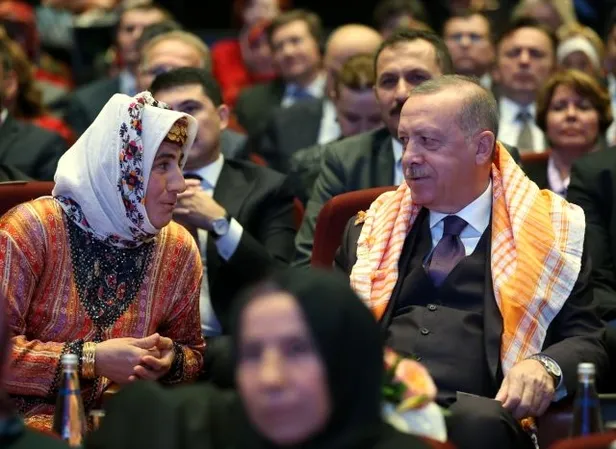 Dikkat çeken kare! Başkan Erdoğan tek tek dinleyip not aldı-1