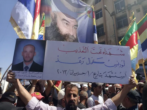 esedden-protestoculara-rusvet-teklifi-eylemi-birakana-tavuk-verilecek-1693721147012.jpg Esed’den protestoculara rüşvet teklifi: Eylemi bırakana tavuk verilecek-3