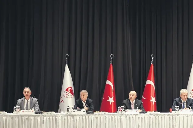 TFF zirvesi ardından Ahmet Ağaoğlu'ndan net mesajlar
