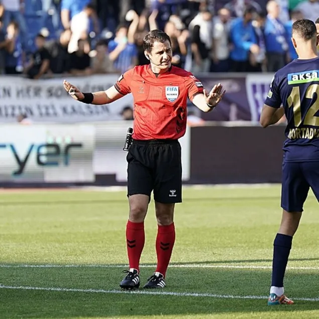Halil Umut Meler’i şikayet ettiler!