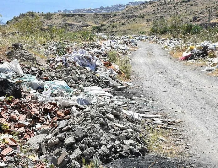 İzmir’de çevre felaketi: Piknik alanları çöplüğe döndü