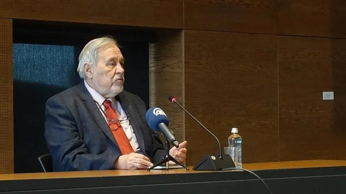 İlber Ortaylı uçakta fenalaştı! Sefer gecikmeli gerçekleşti! Sağlık durumu nasıl?