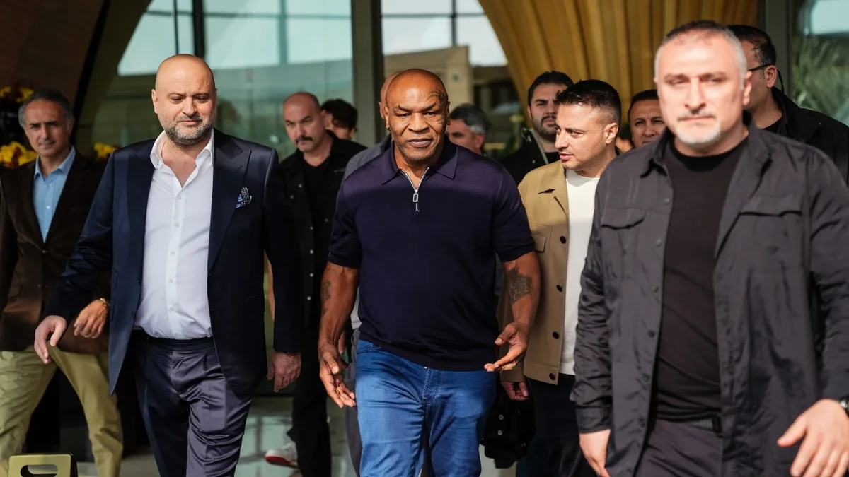 mike-tyson-istanbula-geldi-turk-dizisinde-oynayacak-1793021471291.jpg Mike Tyson ailesiyle İstanbul'a geldi: Efsane boksörün Türkiye'ye geliş nedeni ve yeni projesi ortaya çıktı-6