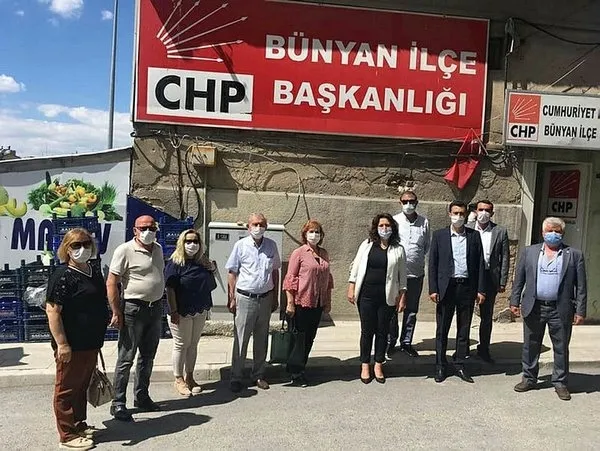 kameralar-karsisina-gecen-chp-il-baskani-sehit-babasini-hedef-aldi-1601473204361.jpg CHP il başkanı şehit babasını hedef aldı-2